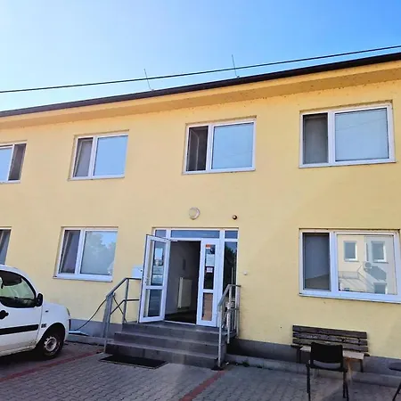 ホステル Zeleznicna *